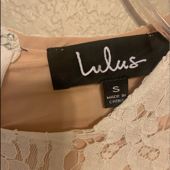 White lace lulus dress with sleeves - Picture 4 of 4